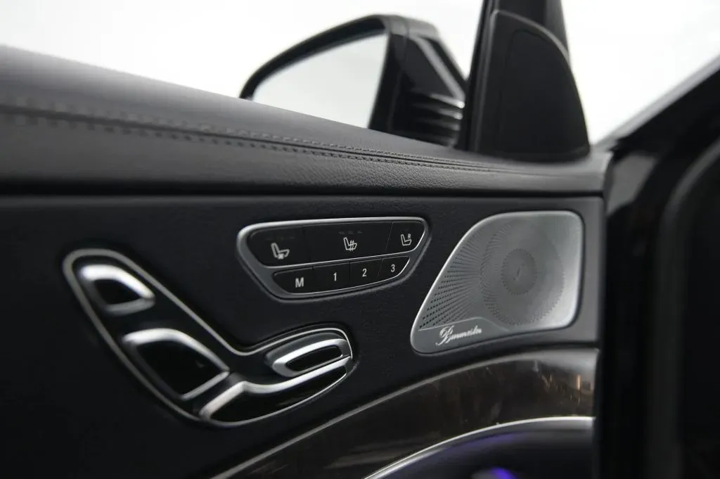 Mercedes-Benz S-Class photo 29