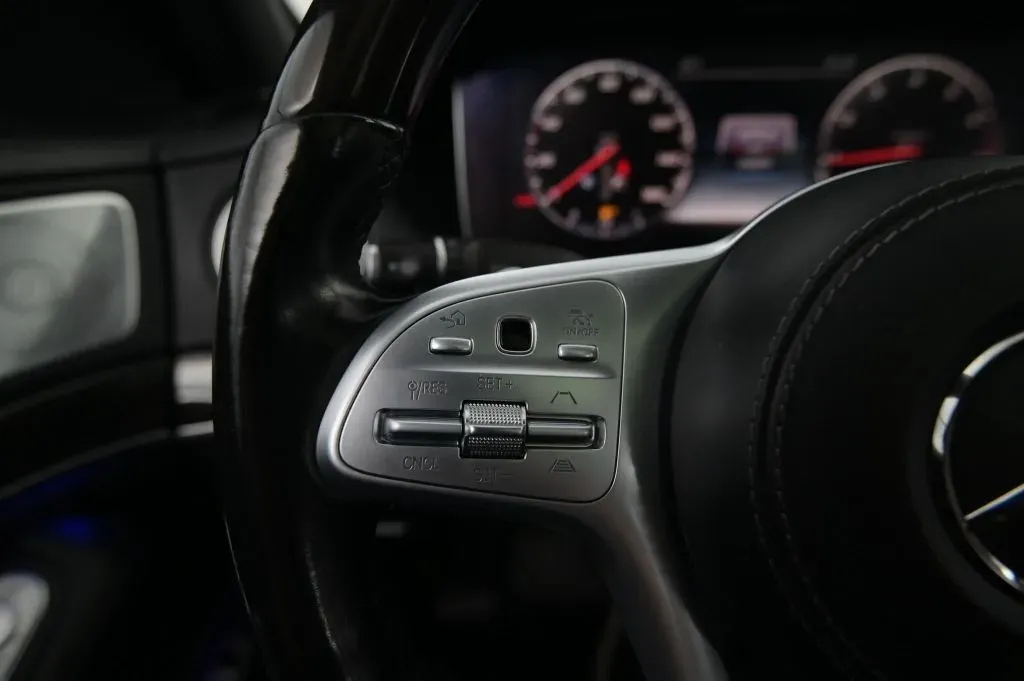 Mercedes-Benz S-Class photo 21