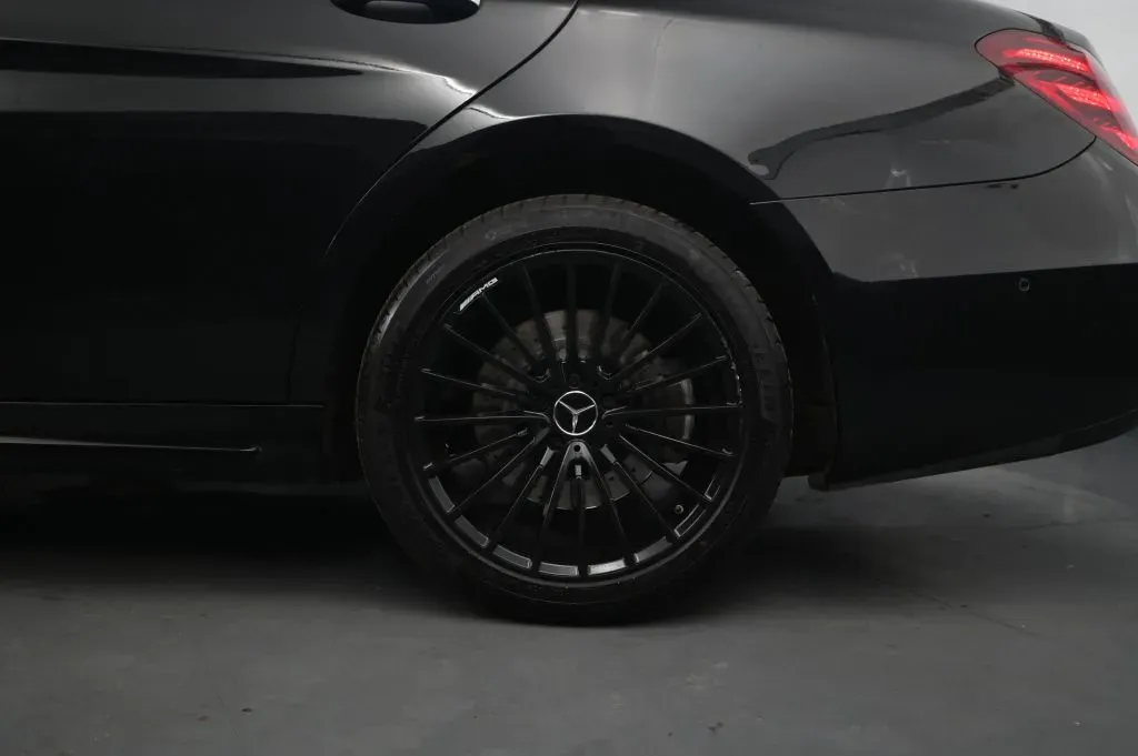 Mercedes-Benz S-Class photo 14