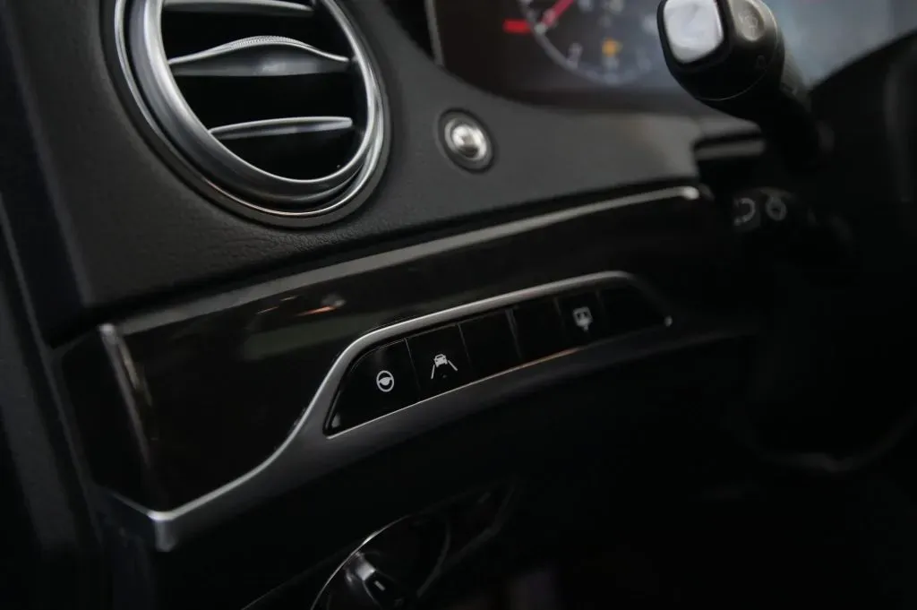 Mercedes-Benz S-Class photo 39
