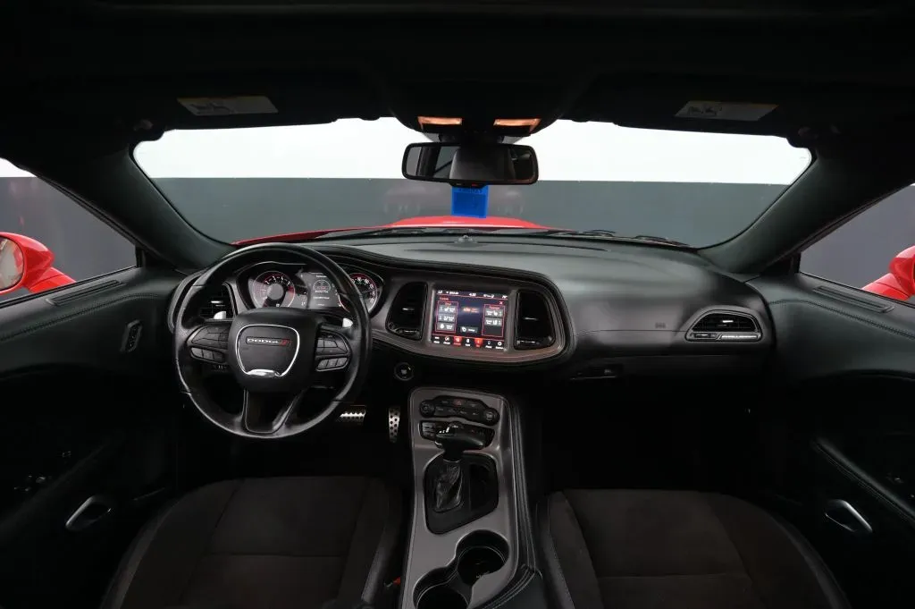 Dodge Challenger photo 32