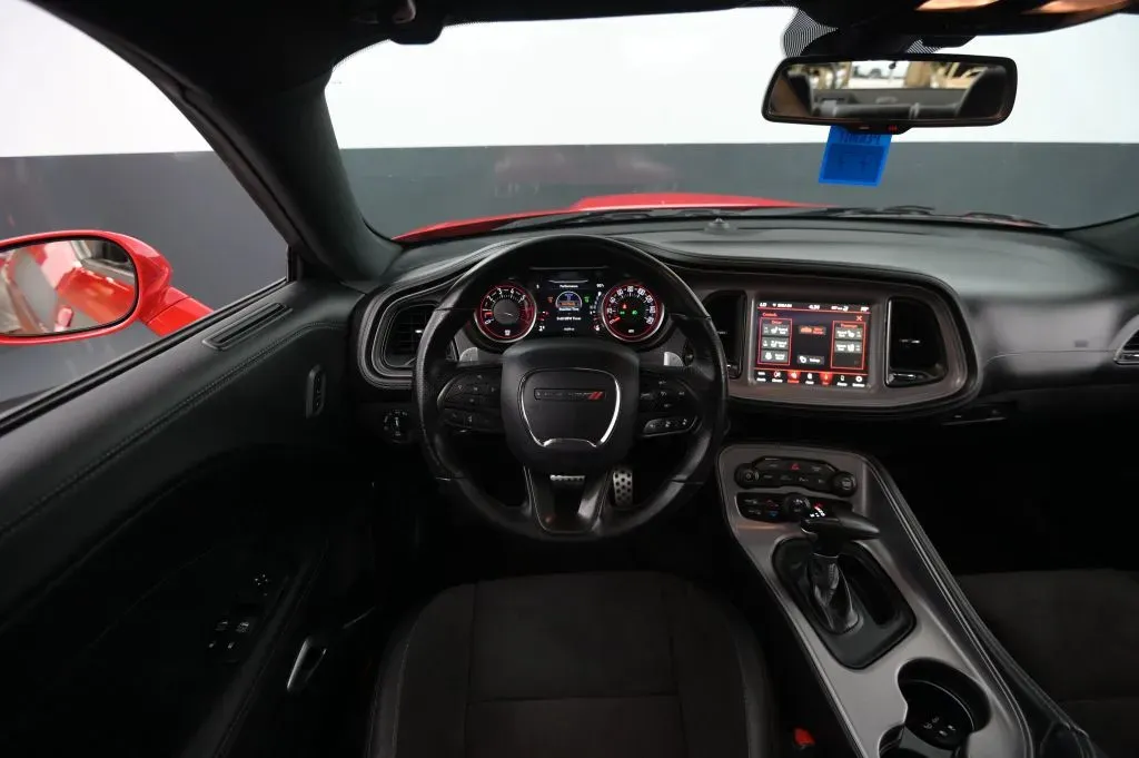 Dodge Challenger photo 38