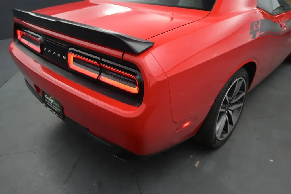 Dodge Challenger photo 17