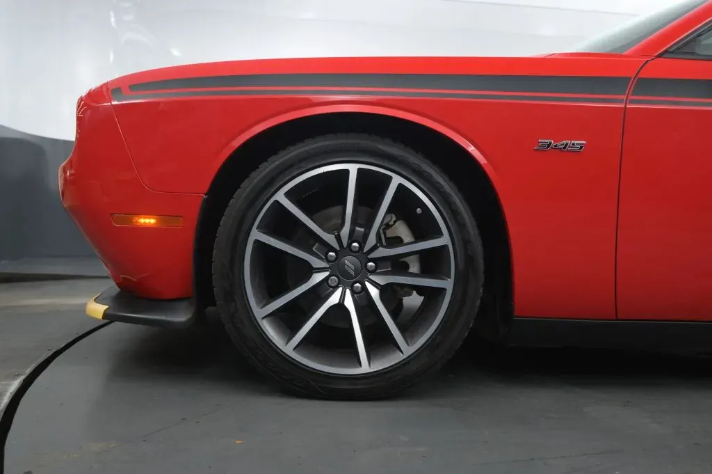 Dodge Challenger photo 10