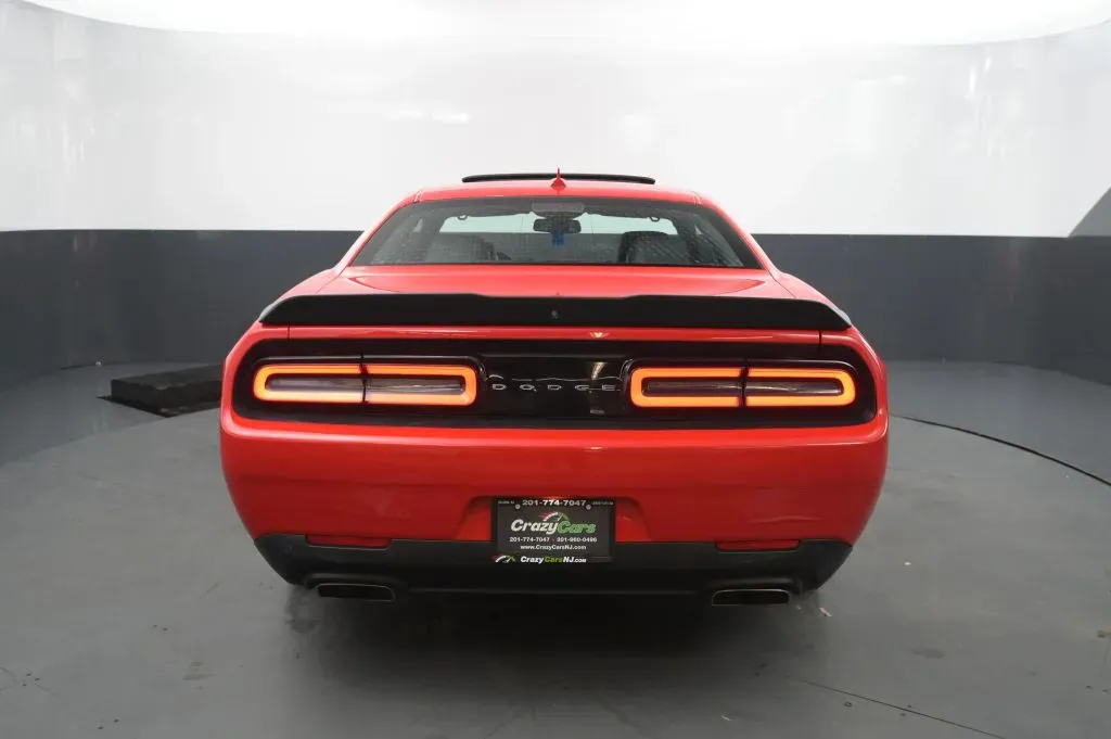 Dodge Challenger photo 4