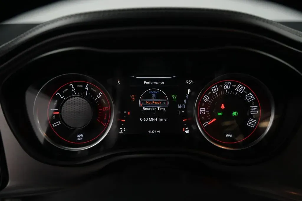 Dodge Challenger photo 22