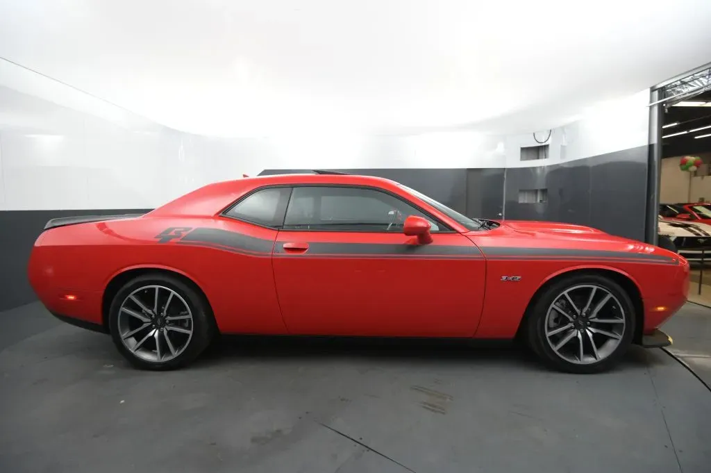 Dodge Challenger photo 6