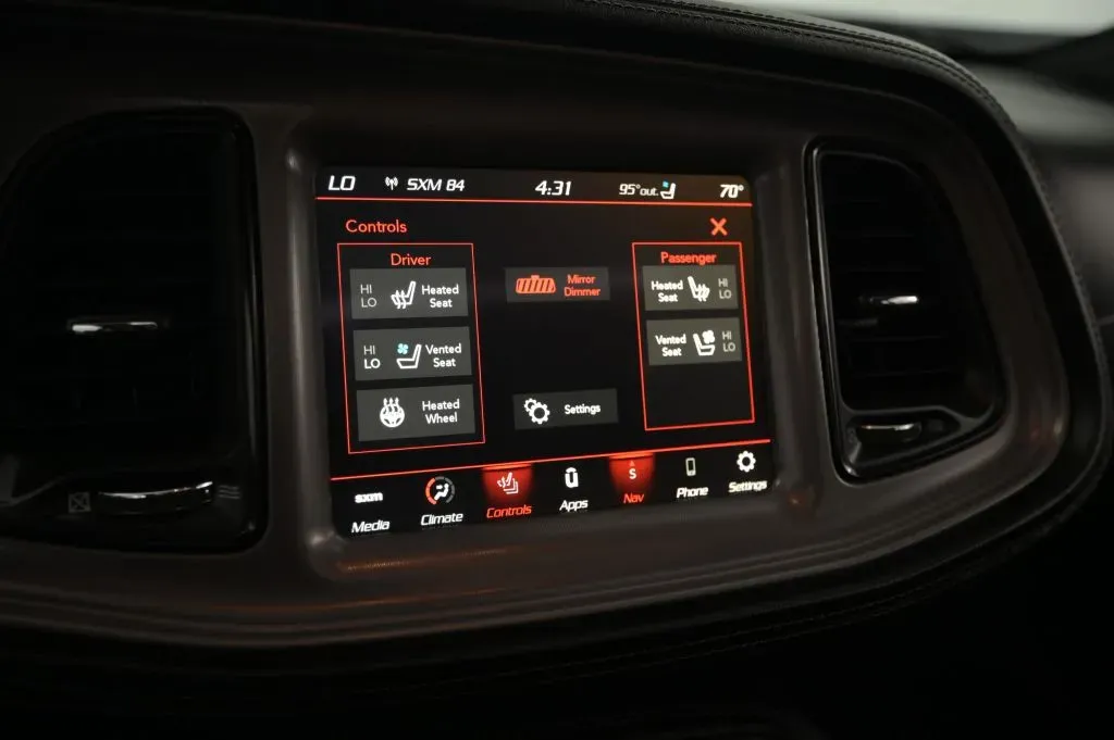 Dodge Challenger photo 26