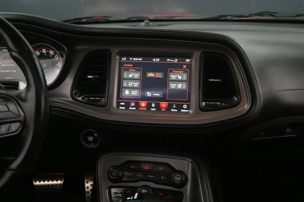 Dodge Challenger photo 34