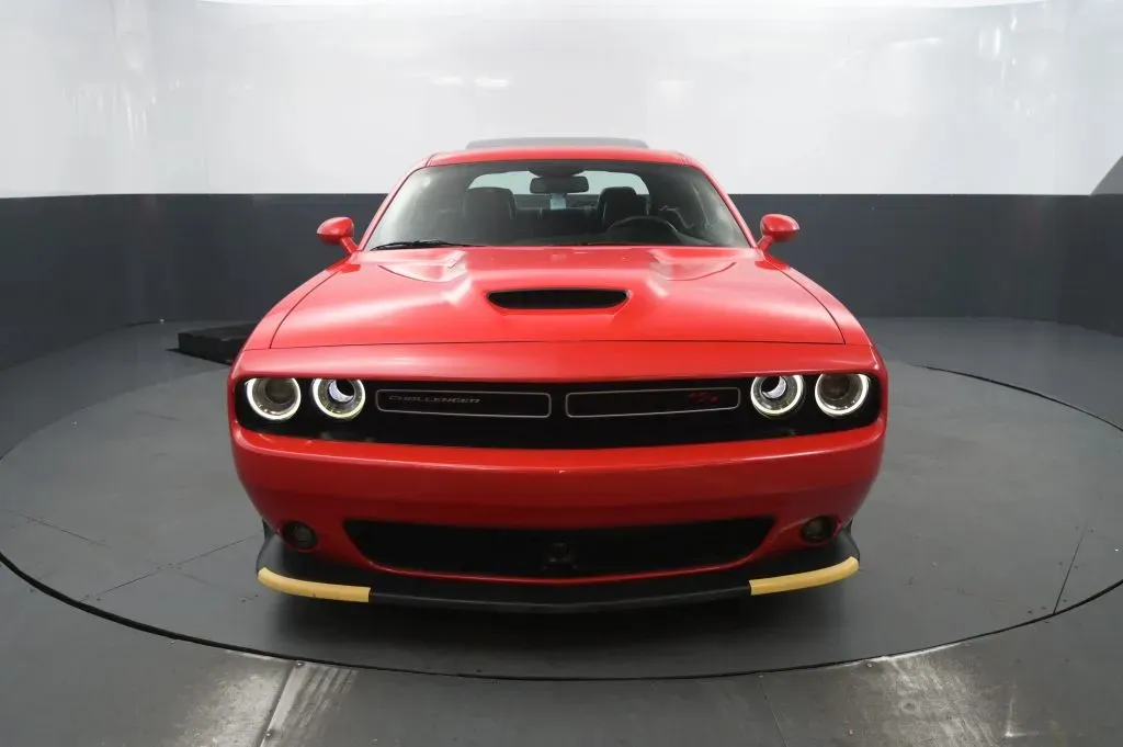 Dodge Challenger photo 8