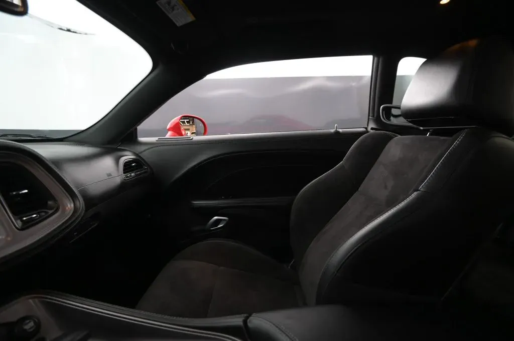 Dodge Challenger photo 29