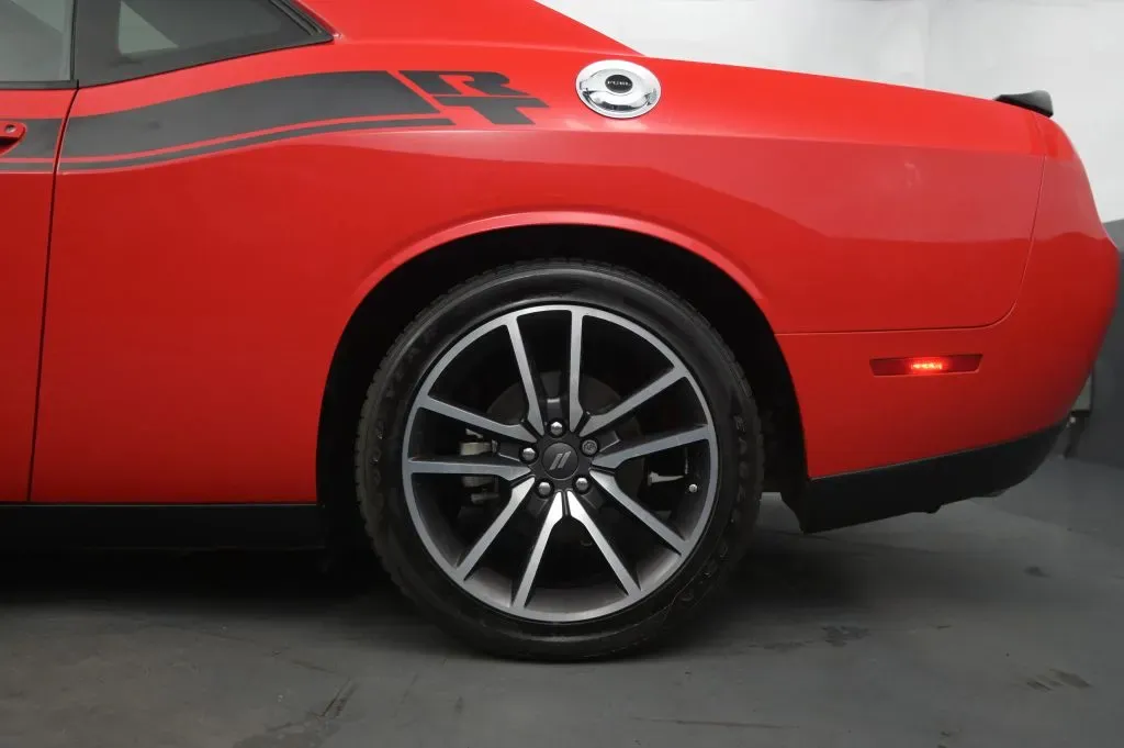 Dodge Challenger photo 13