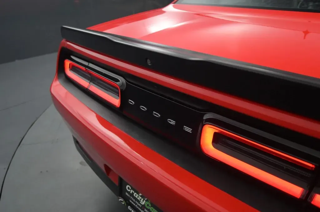 Dodge Challenger photo 16