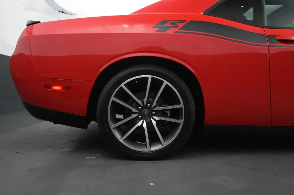 Dodge Challenger photo 18
