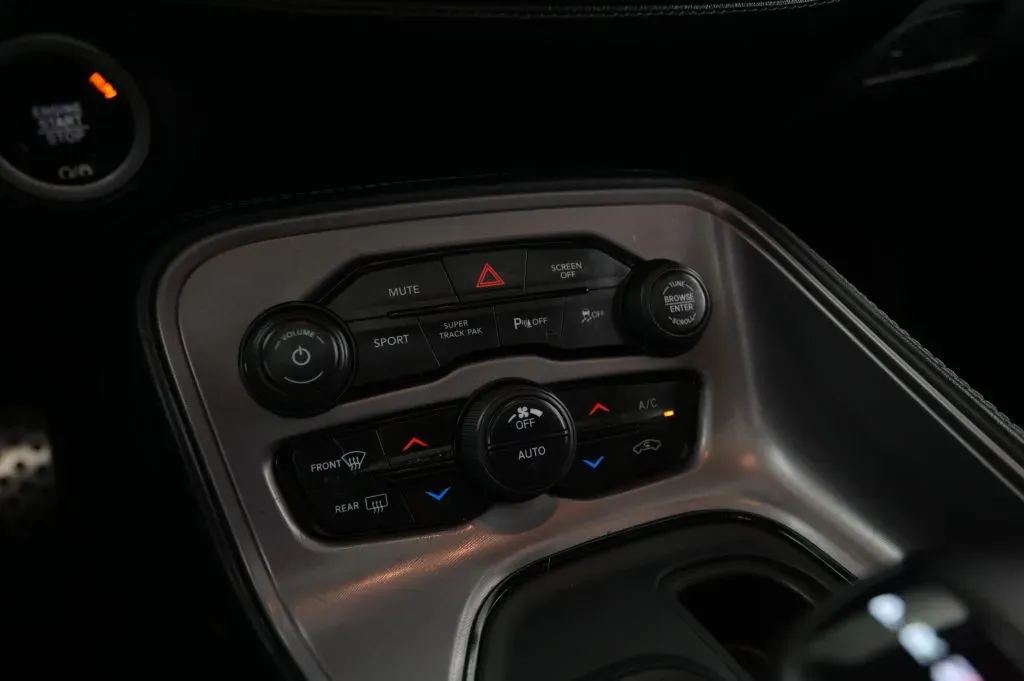 Dodge Challenger photo 28