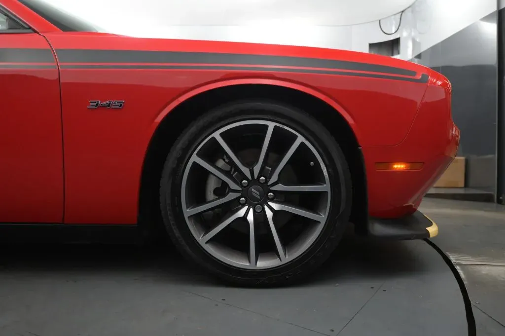 Dodge Challenger photo 19
