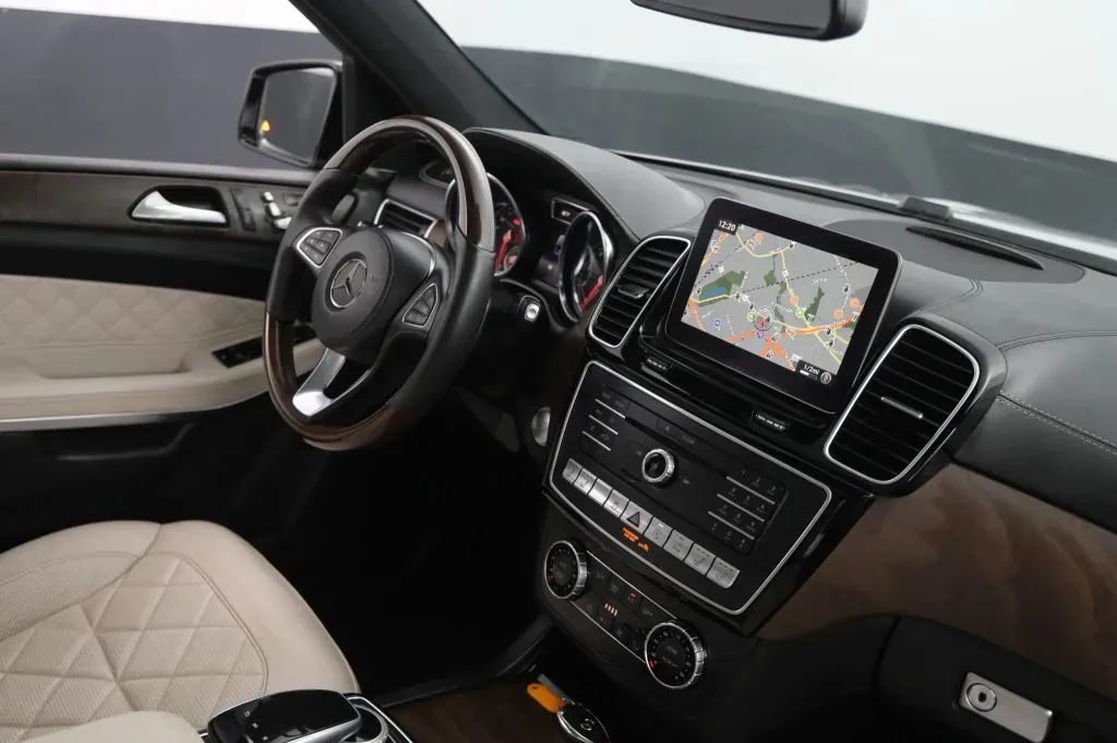 Mercedes-Benz GLS photo 54
