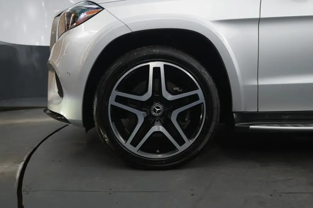 Mercedes-Benz GLS photo 11