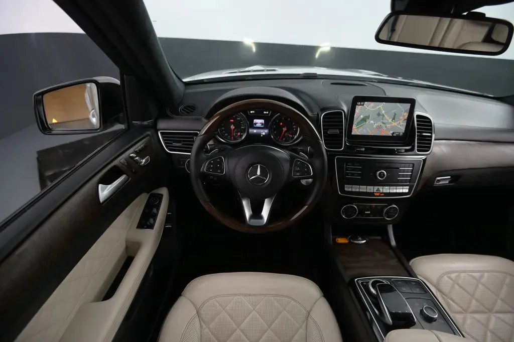 Mercedes-Benz GLS photo 39