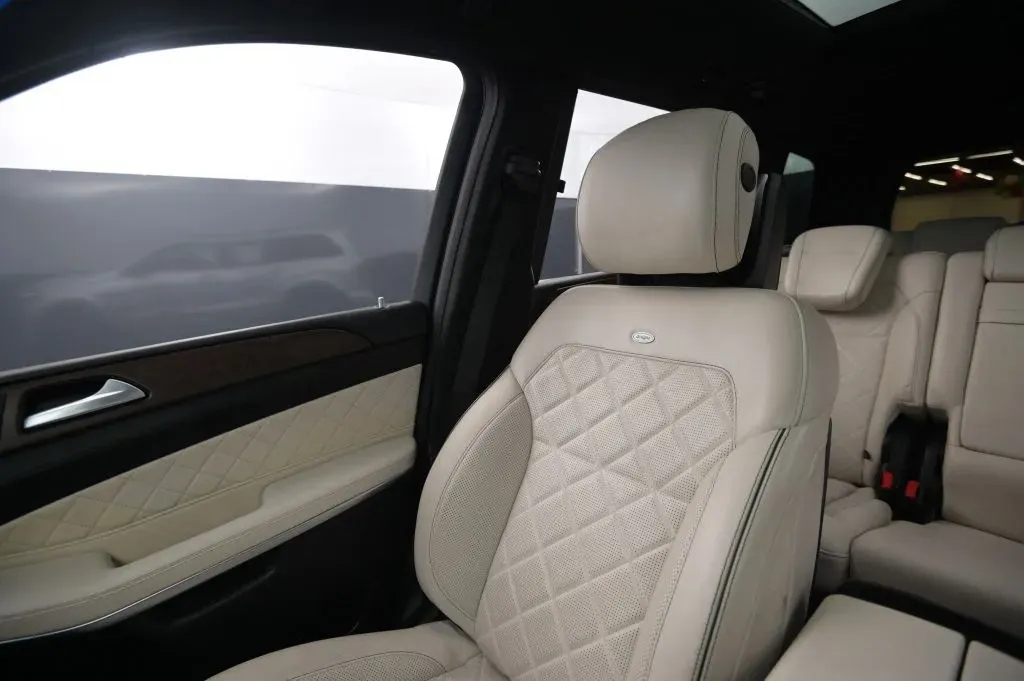 Mercedes-Benz GLS photo 33
