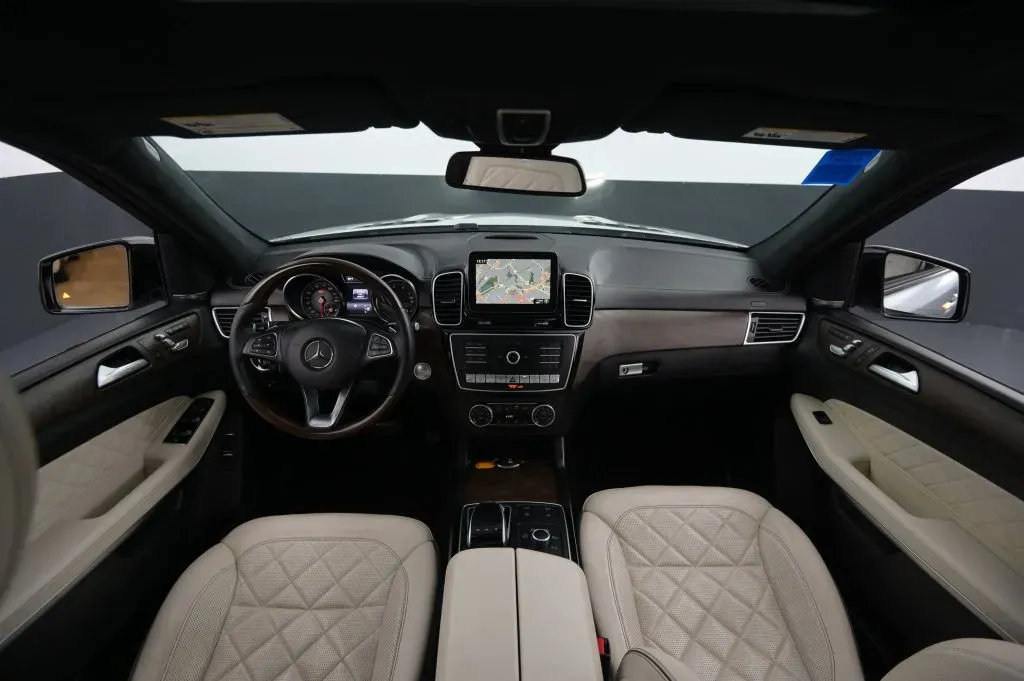 Mercedes-Benz GLS photo 34