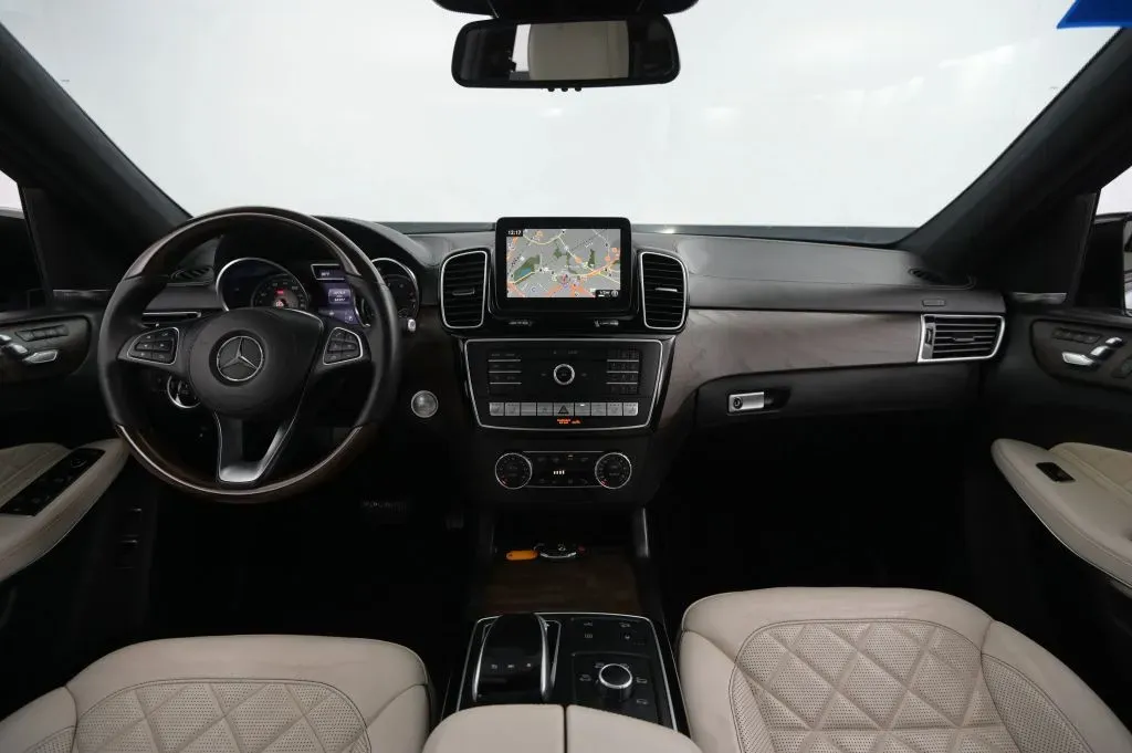 Mercedes-Benz GLS photo 35
