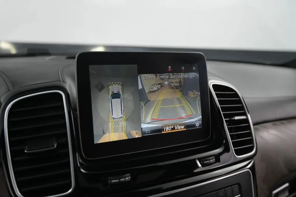 Mercedes-Benz GLS photo 30