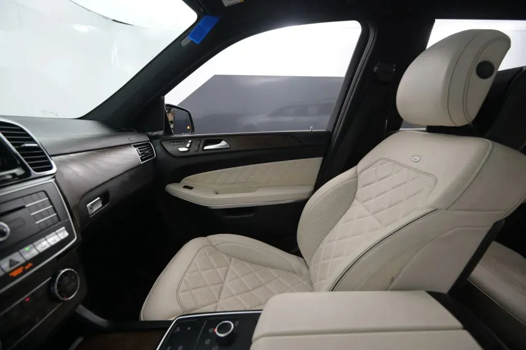 Mercedes-Benz GLS photo 32