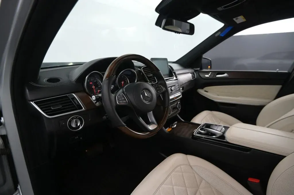 Mercedes-Benz GLS photo 43