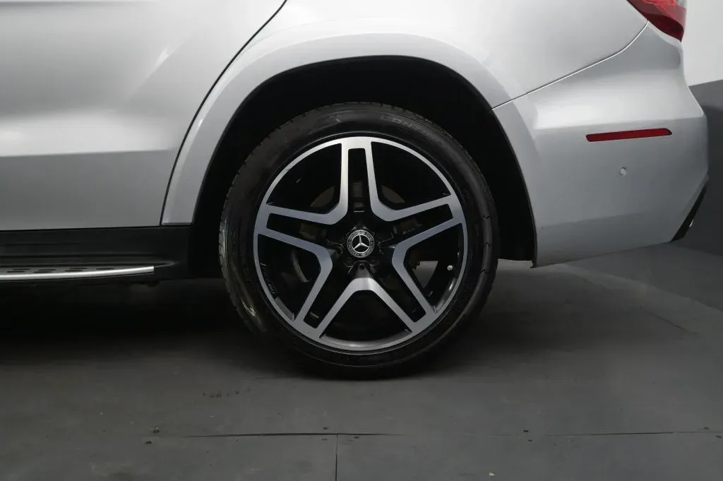 Mercedes-Benz GLS photo 16