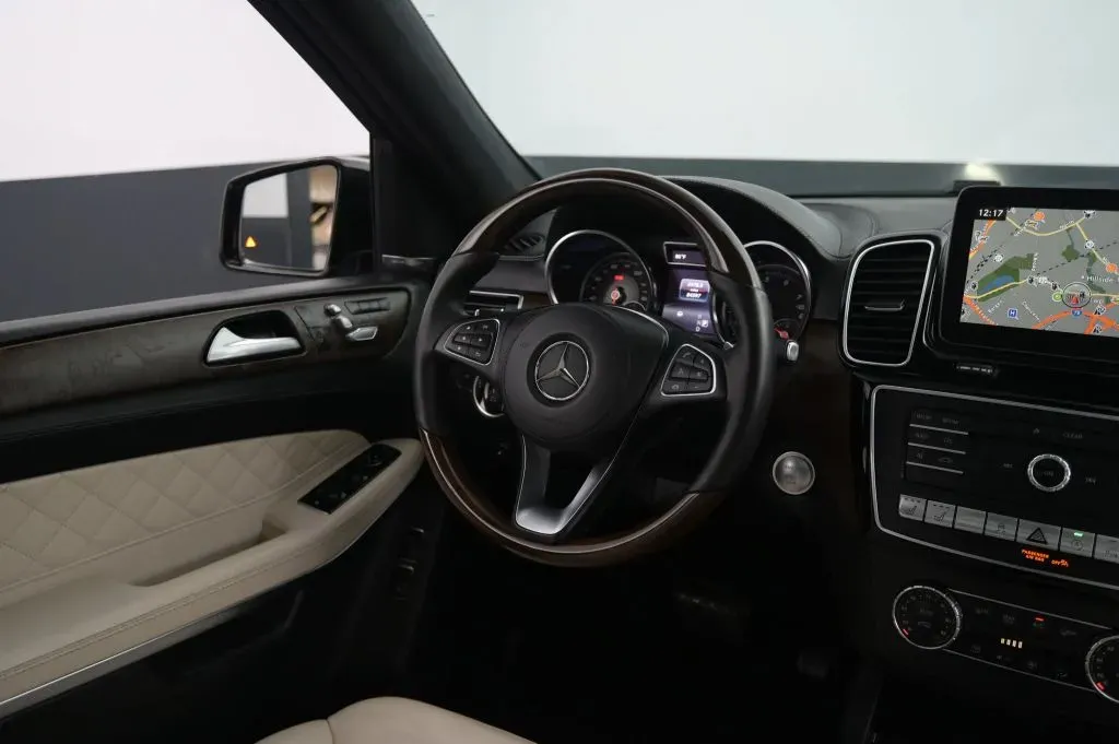 Mercedes-Benz GLS photo 37