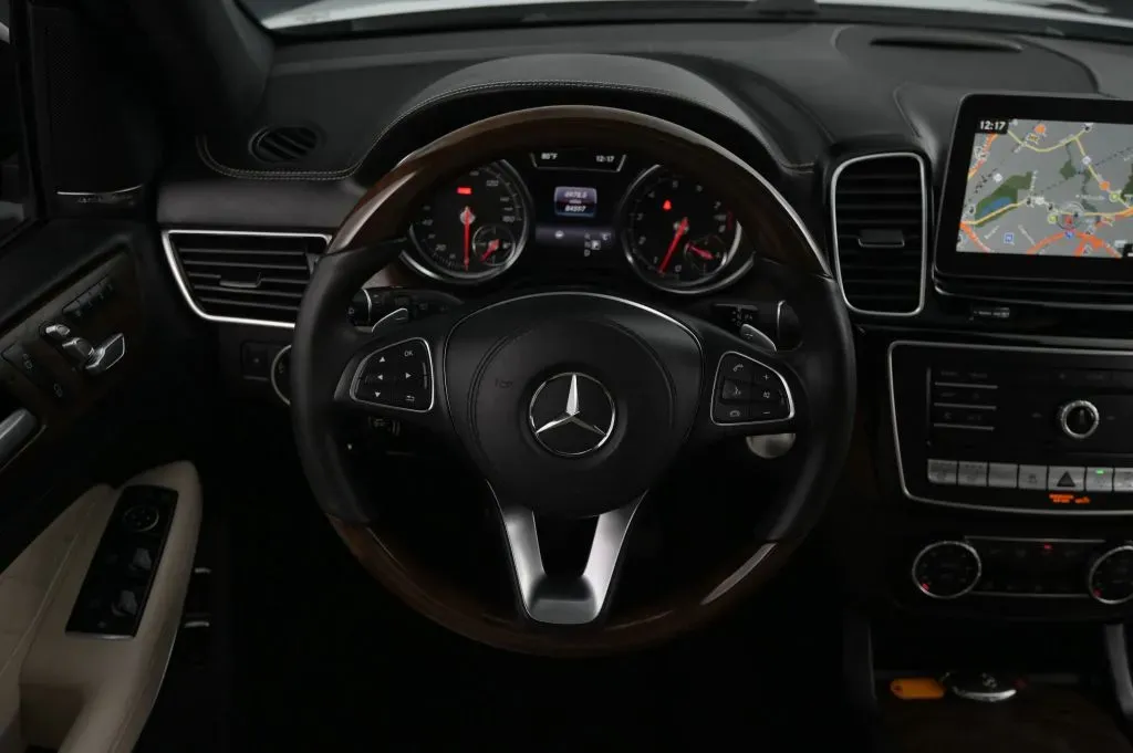 Mercedes-Benz GLS photo 40