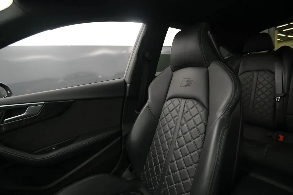 Audi S5 photo 29