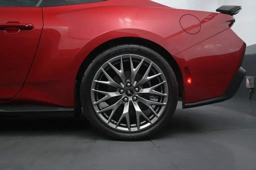 Ford Mustang photo 14