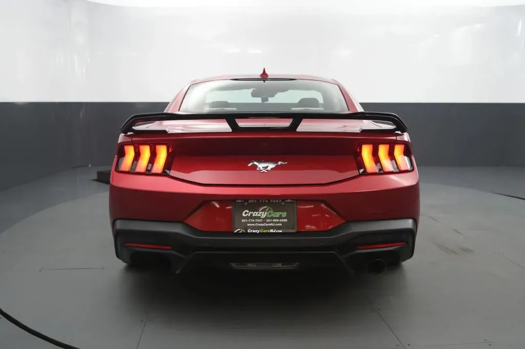 Ford Mustang photo 4
