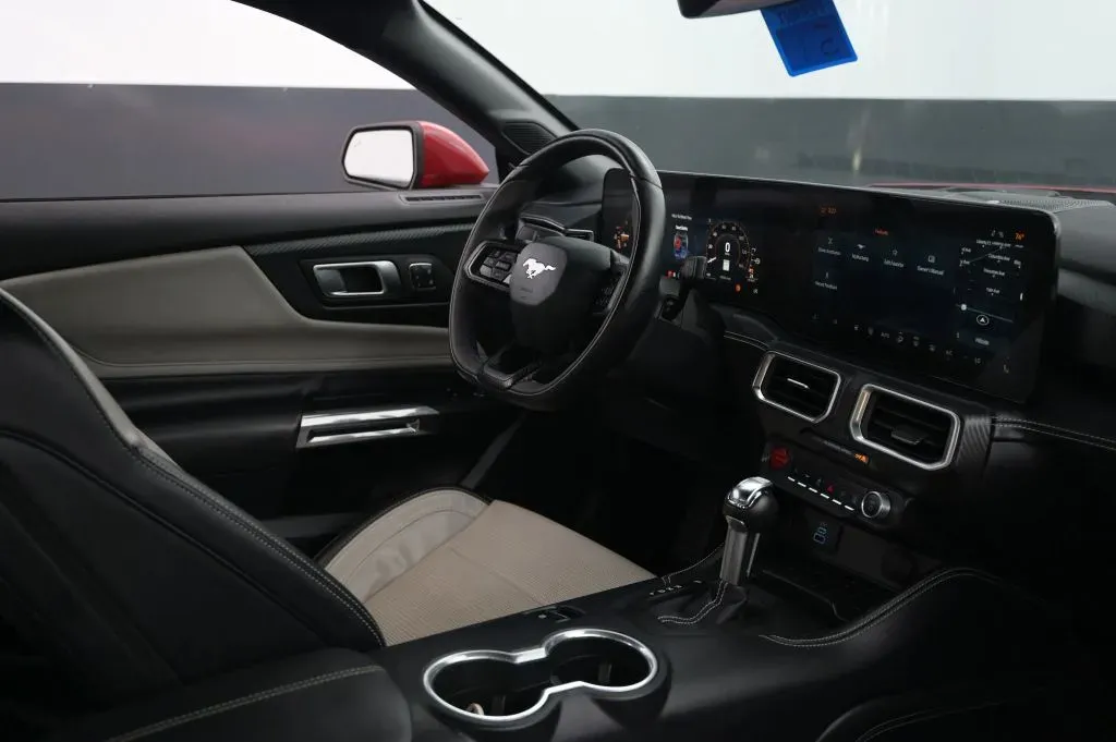 Ford Mustang photo 45