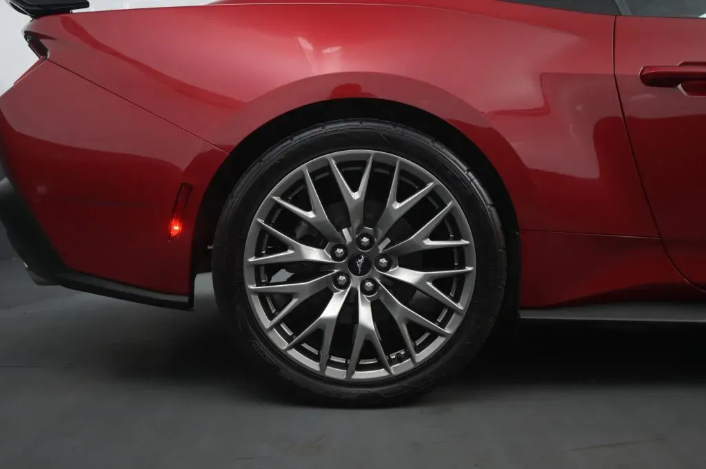 Ford Mustang photo 19