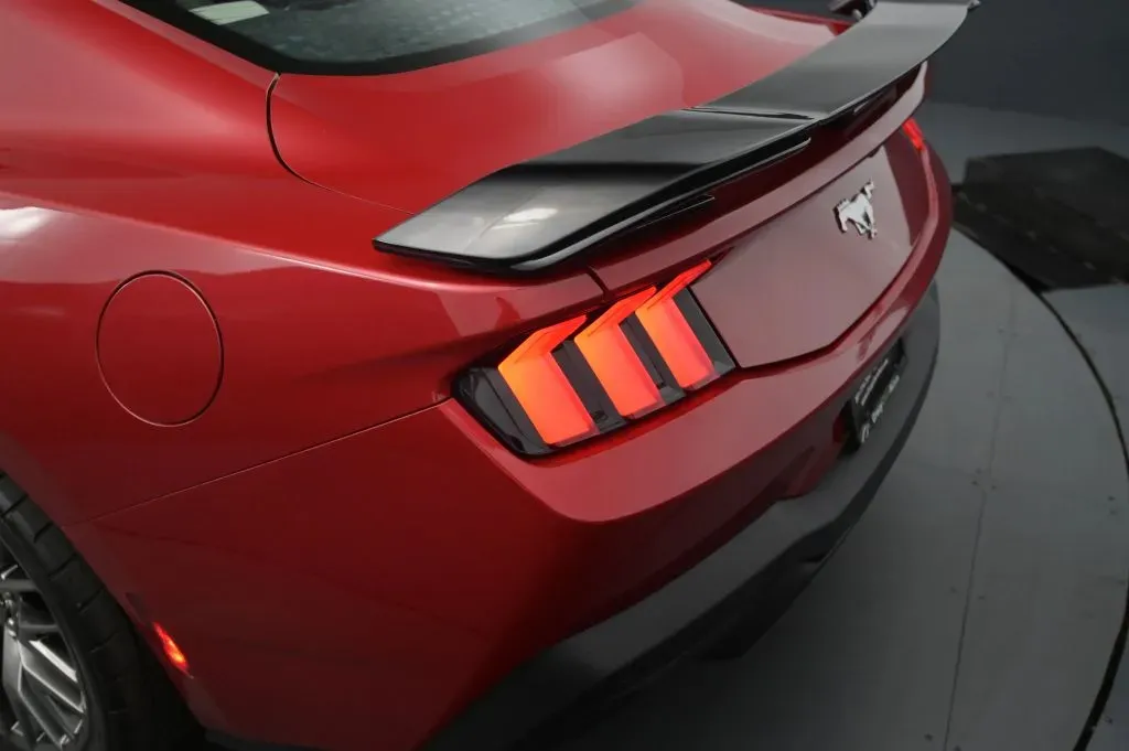 Ford Mustang photo 16