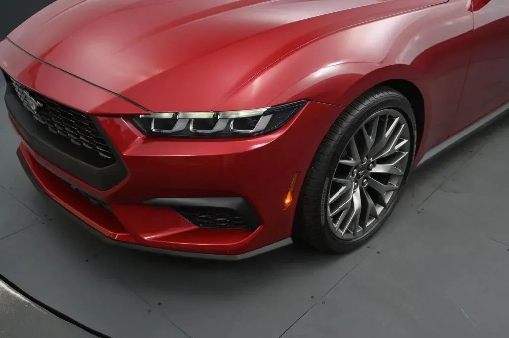 Ford Mustang photo 9
