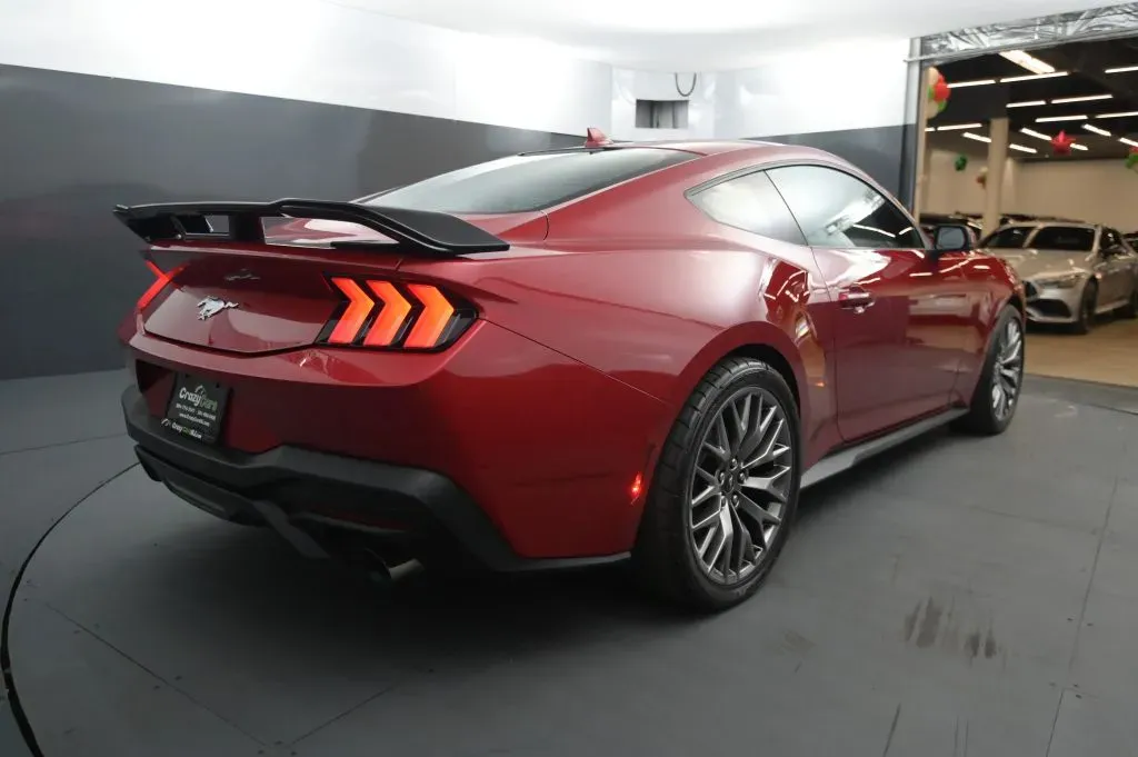 Ford Mustang photo 5