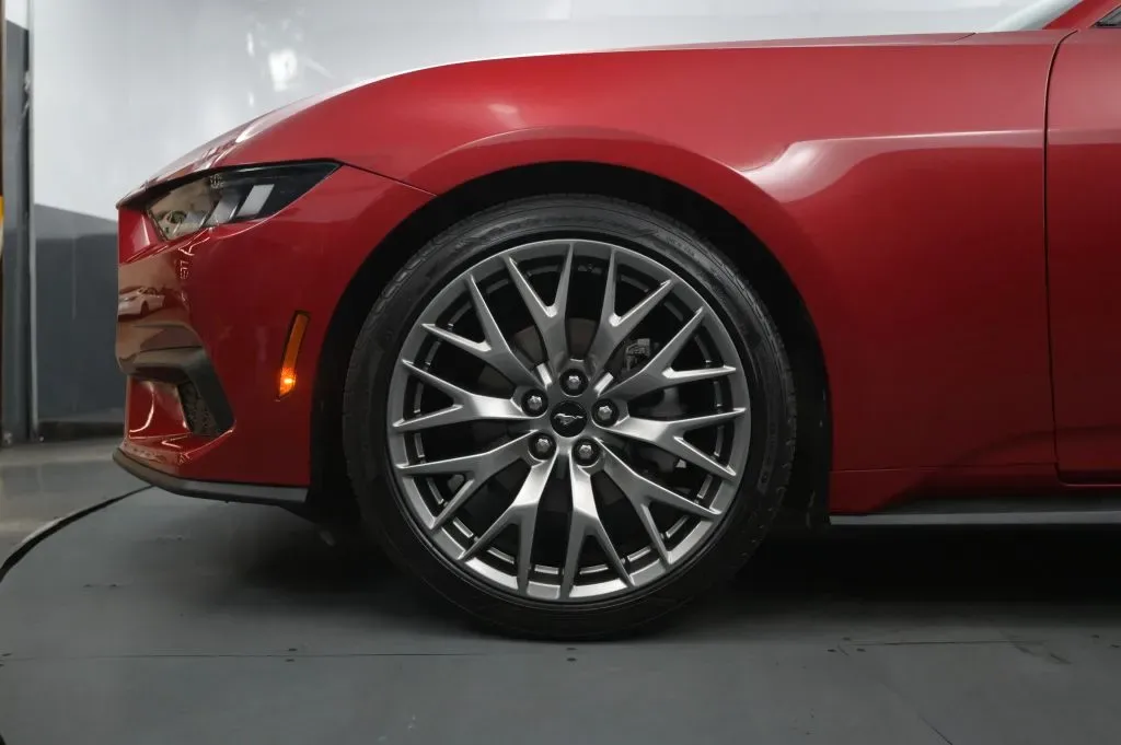 Ford Mustang photo 10