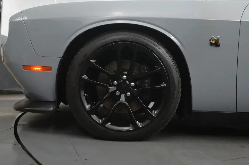 Dodge Challenger photo 10