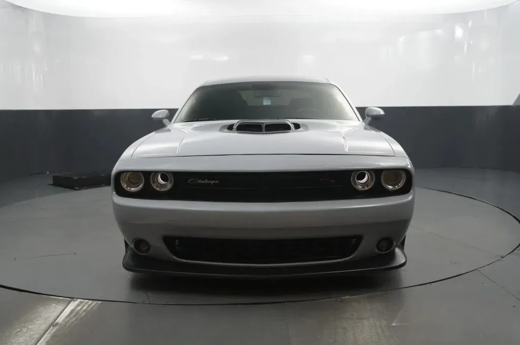 Dodge Challenger photo 8