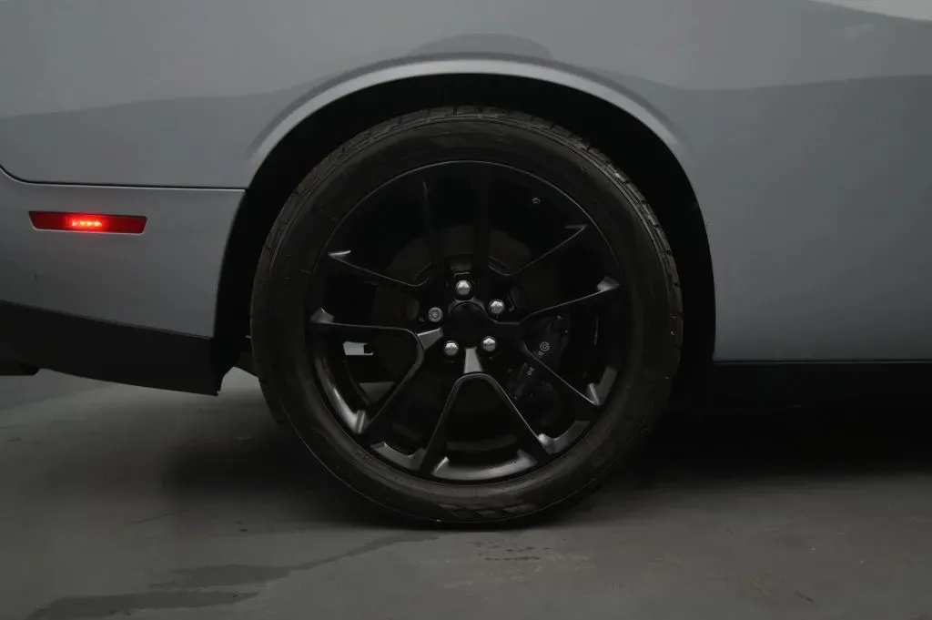Dodge Challenger photo 17