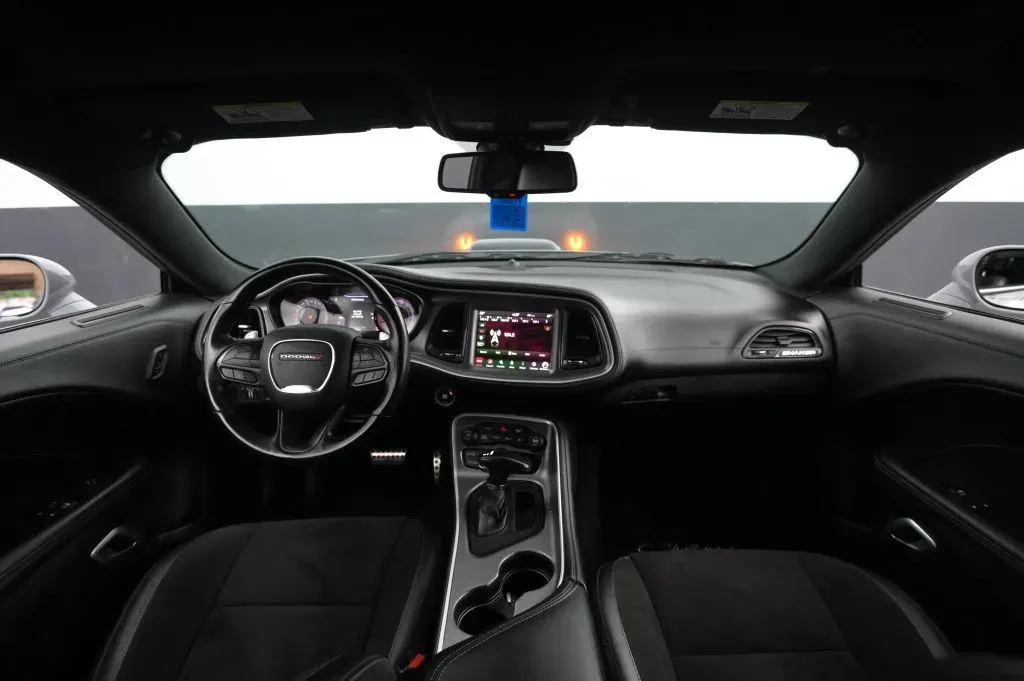 Dodge Challenger photo 30
