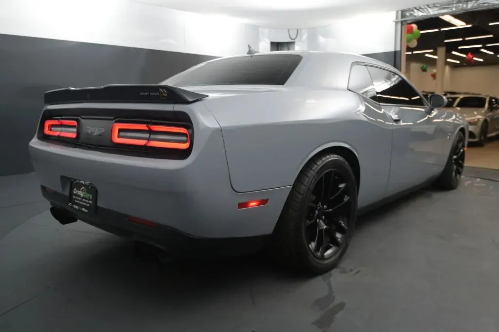 Dodge Challenger photo 5