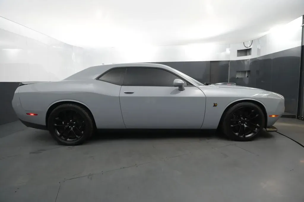 Dodge Challenger photo 6