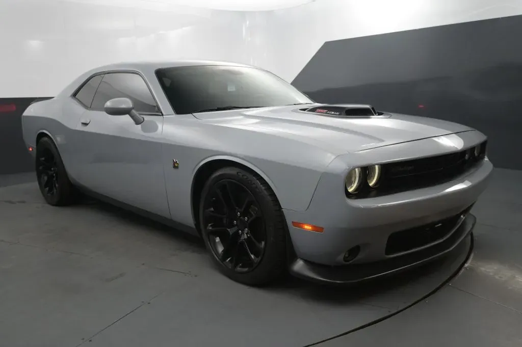Dodge Challenger photo 7