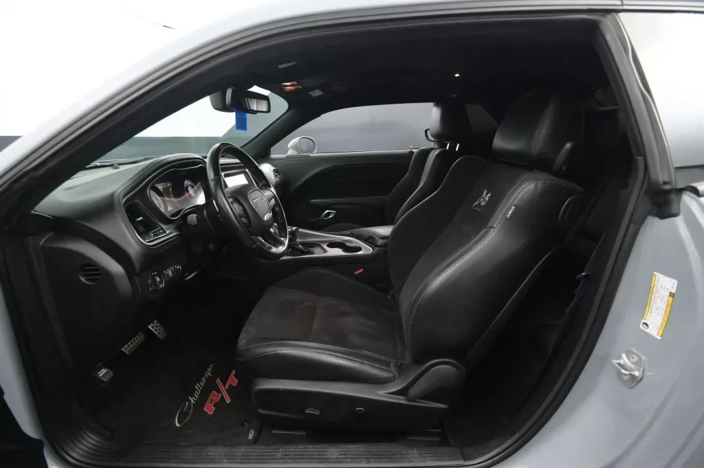 Dodge Challenger photo 37
