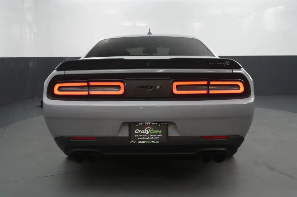 Dodge Challenger photo 4